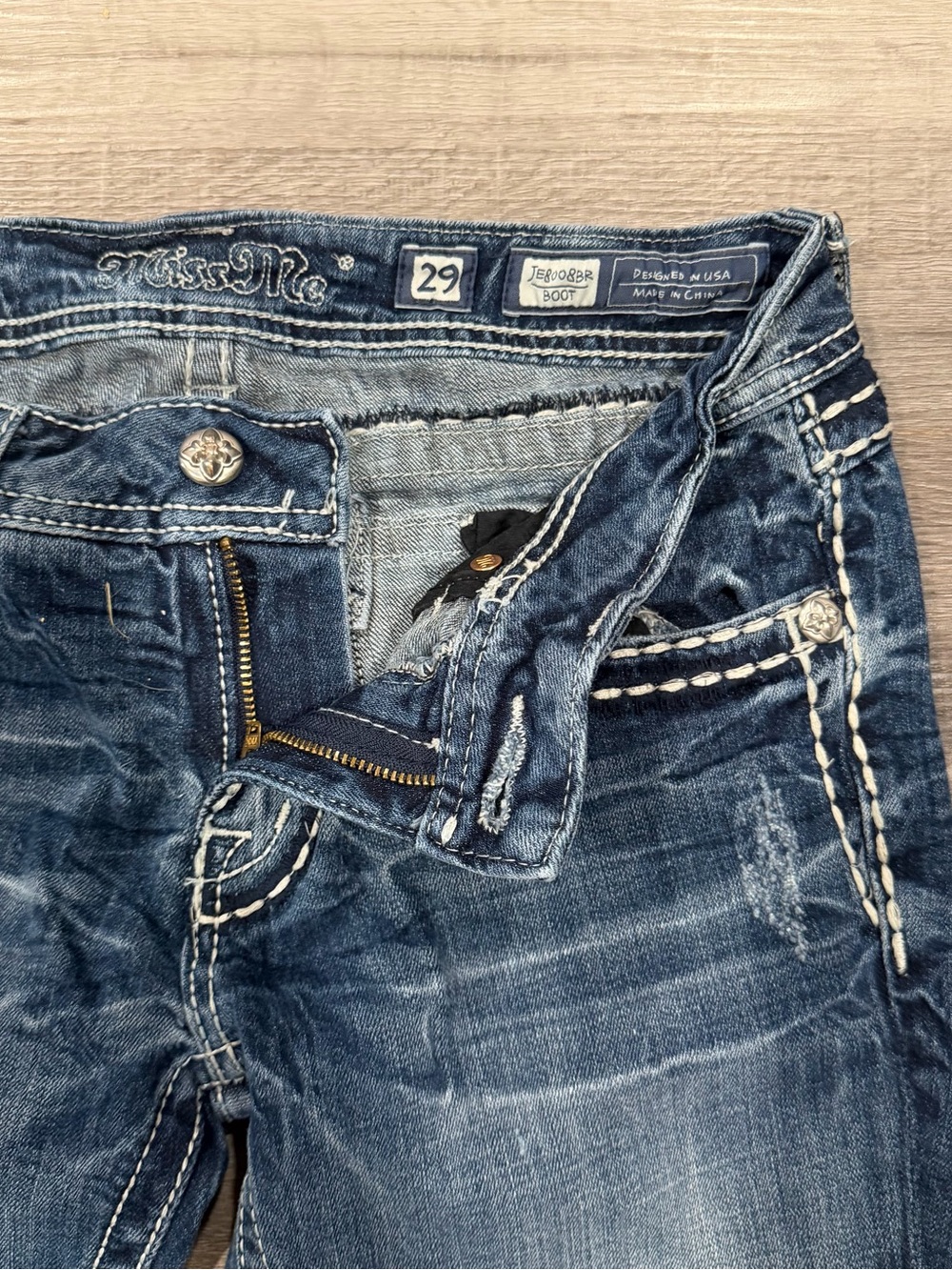 Miss Me Women’s Low Rise Boot Jeans With Stitching Detail Size 29 - Picture 3 of 10